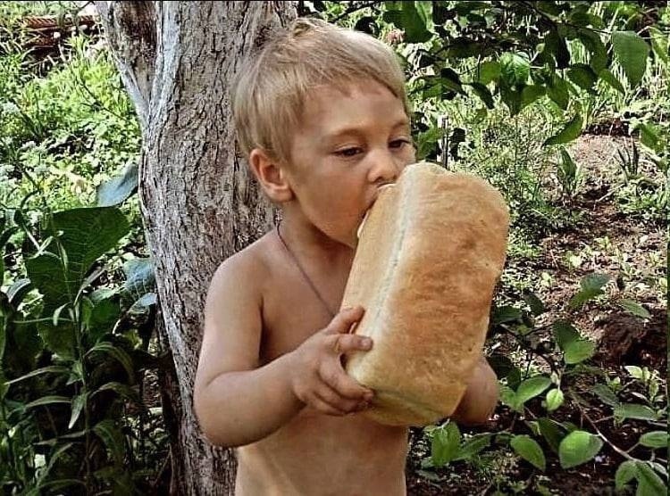 This post is dedicated to those who nibbled on the crust while carrying it home... - The photo, Bread, Childhood, Childhood memories, the USSR, Childhood in the USSR, Memories, Do you agree?