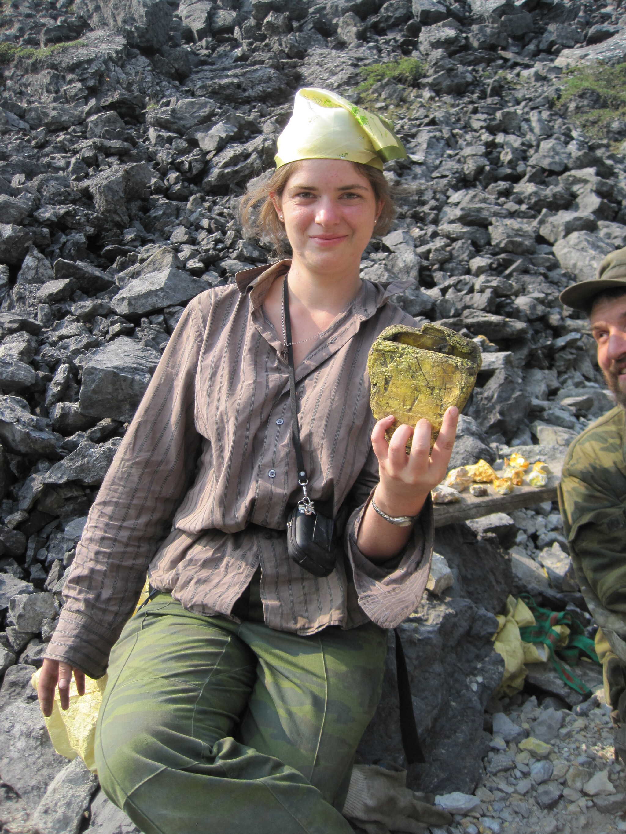 Hi! I'm Yulia from Russia. I'm talking about pebbles. Where do the stones come from? Orpiment - My, Mountain tourism, Minerals, Geology, Longpost