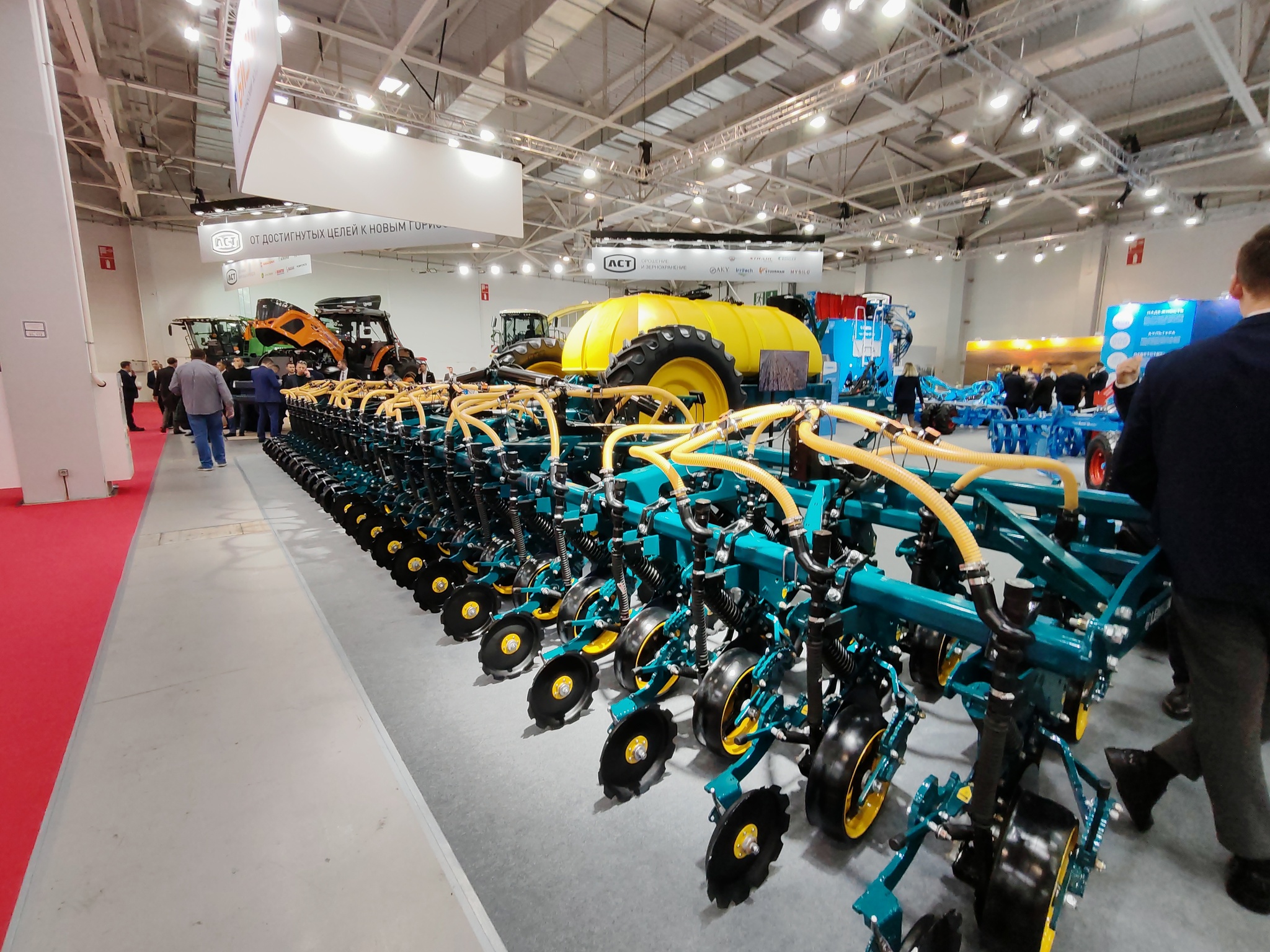 Continuation of the post Photos from the agricultural exhibition in Krasnodar - Tractor, Combine harvester, Сельское хозяйство, Agricultural machinery, Exhibition, Krasnodar, Video, Longpost, Seeds, Pesticides, Fertilizers