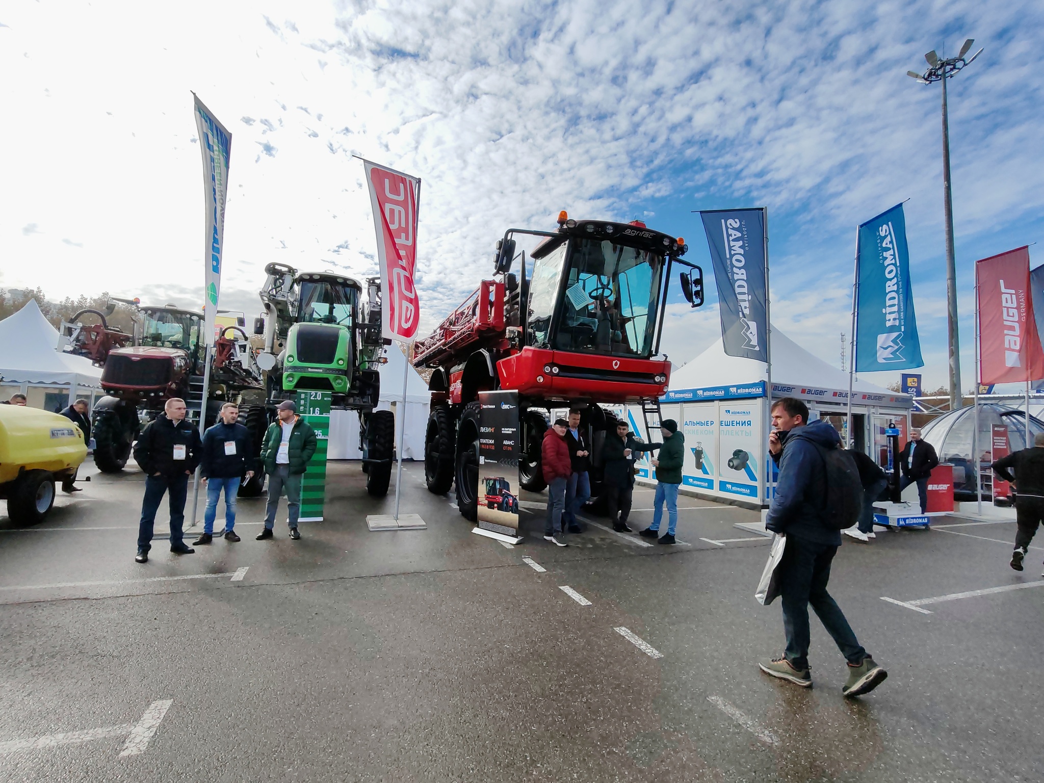 Photos from the agricultural exhibition in Krasnodar - My, Tractor, Combine harvester, Сельское хозяйство, Agricultural machinery, Exhibition, Krasnodar, Video, Longpost