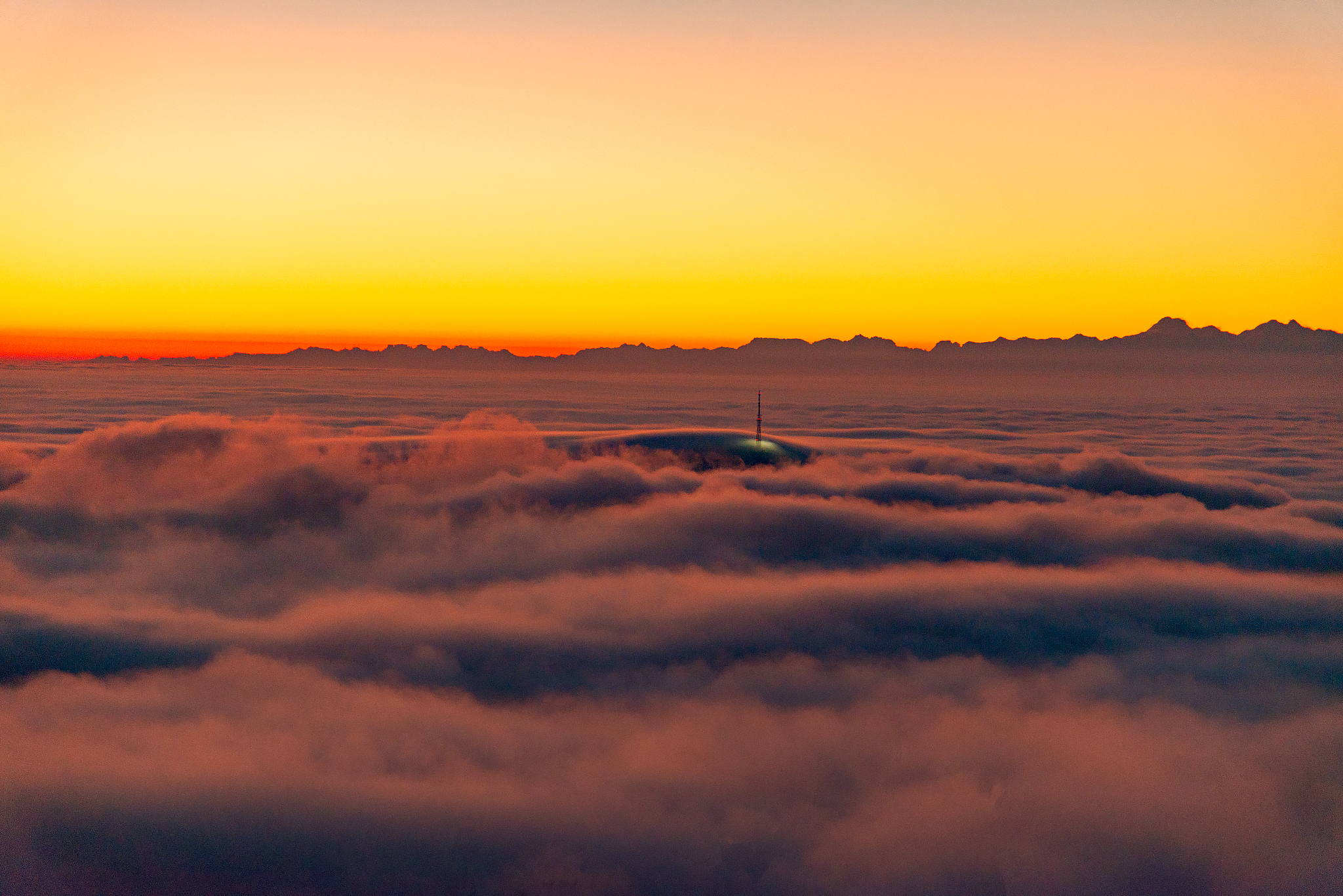 Sunrise over a sea of ??clouds. And in it Mount Mashuk like a submarine with a TV tower instead of a periscope) - My, Landscape, Caucasian Mineral Waters, Mashuk, Pyatigorsk, Sunrise, Longpost