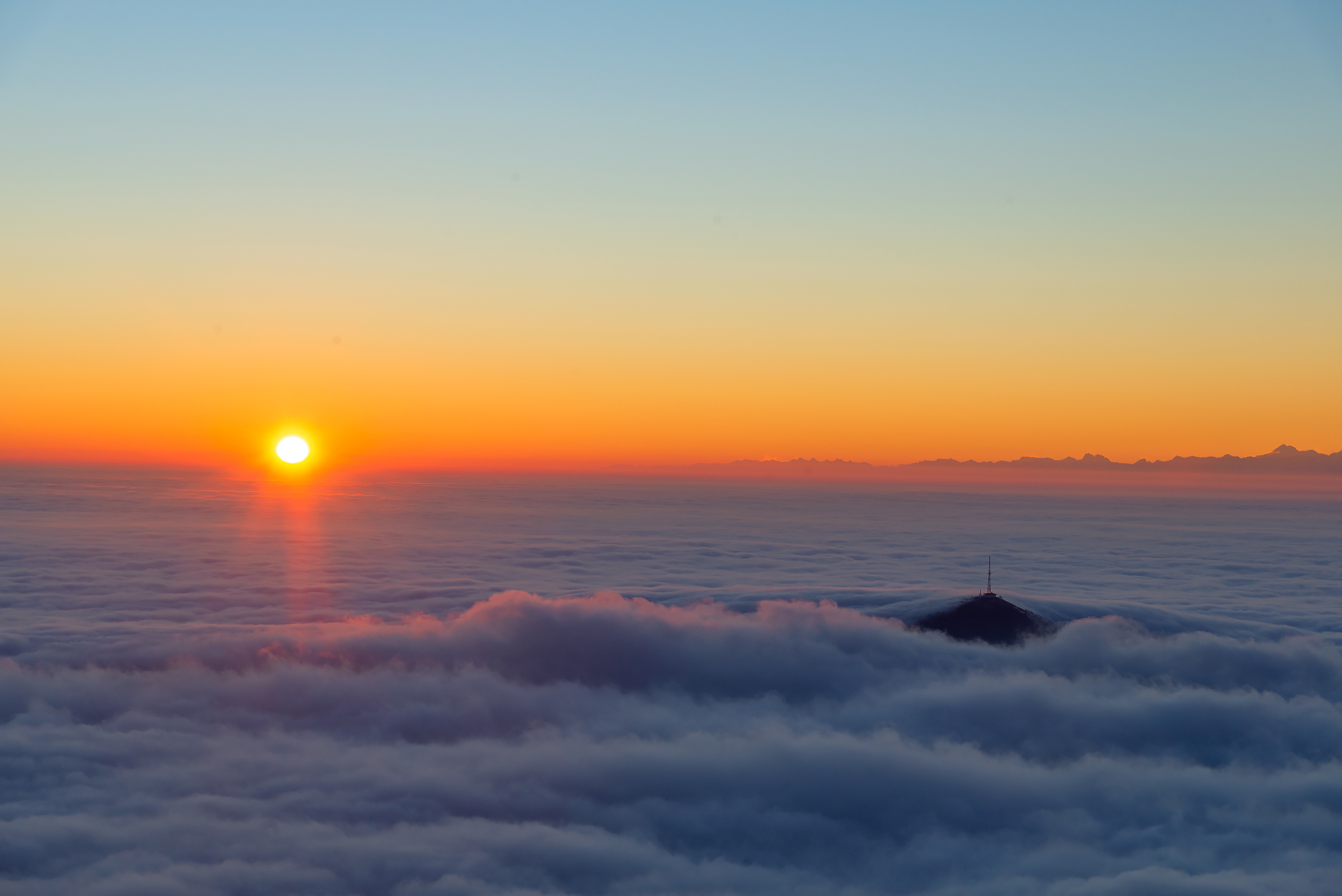 Sunrise over a sea of ??clouds. And in it Mount Mashuk like a submarine with a TV tower instead of a periscope) - My, Landscape, Caucasian Mineral Waters, Mashuk, Pyatigorsk, Sunrise, Longpost