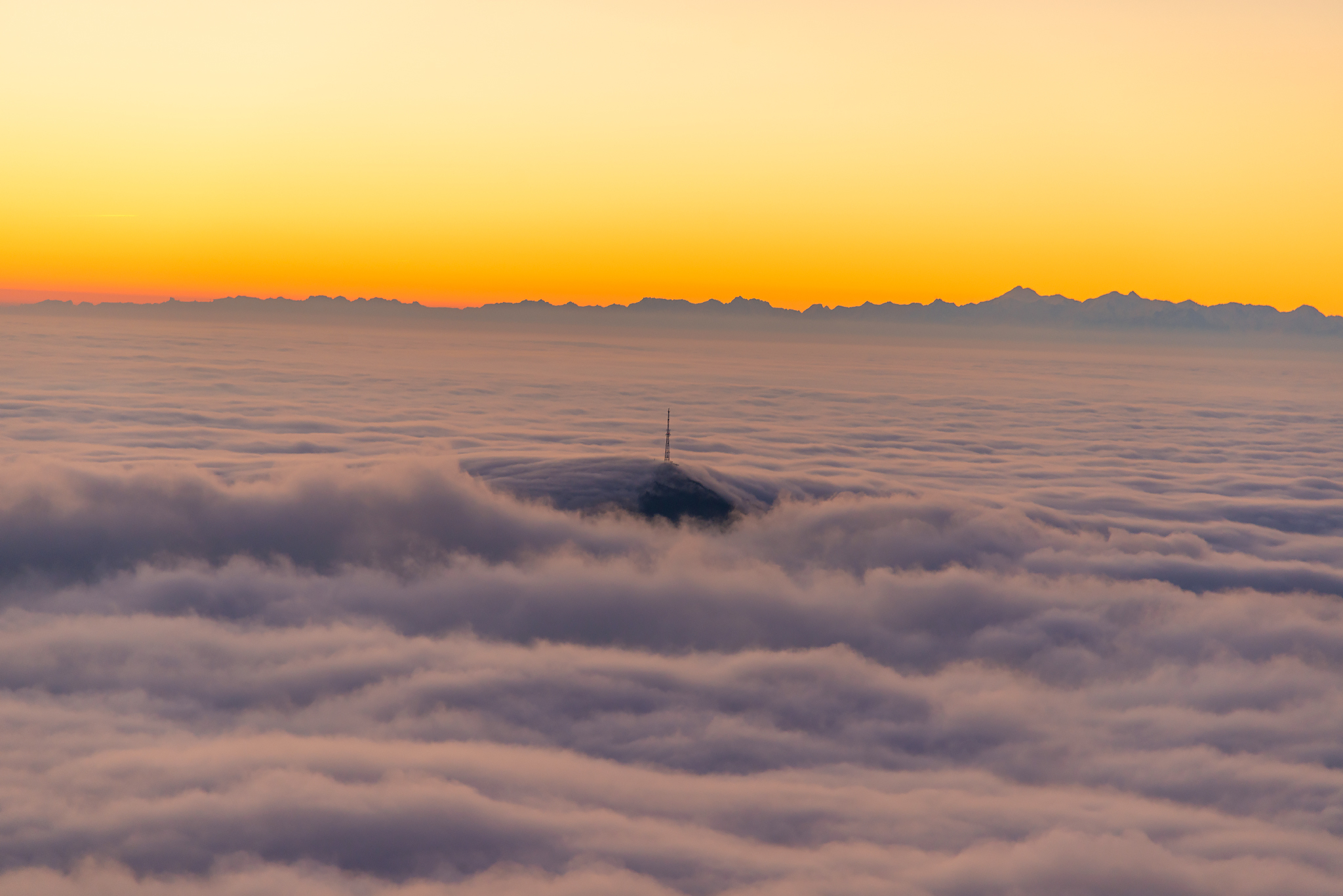 Sunrise over a sea of ??clouds. And in it Mount Mashuk like a submarine with a TV tower instead of a periscope) - My, Landscape, Caucasian Mineral Waters, Mashuk, Pyatigorsk, Sunrise, Longpost