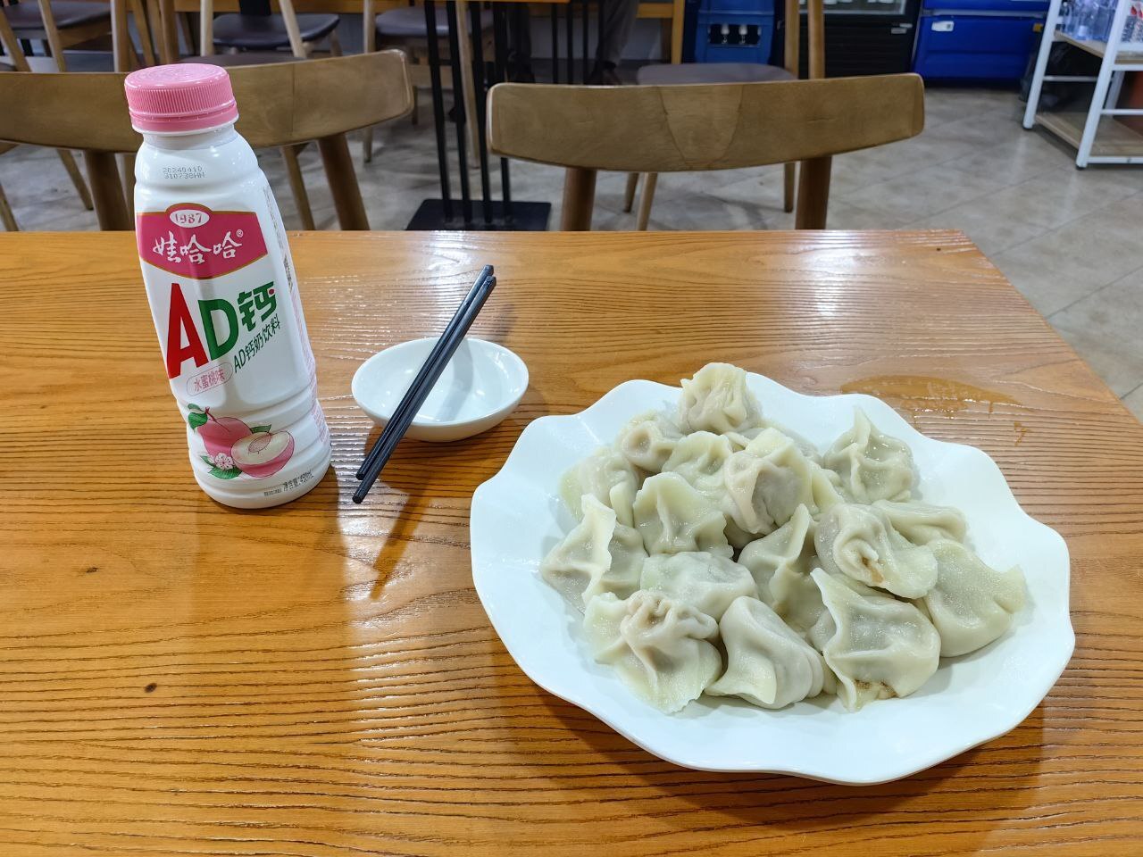 DUMPLINGS FOR 20 RMB AND A SUPER DRINK - China, Dumplings, Food, Pick-up headphones abroad