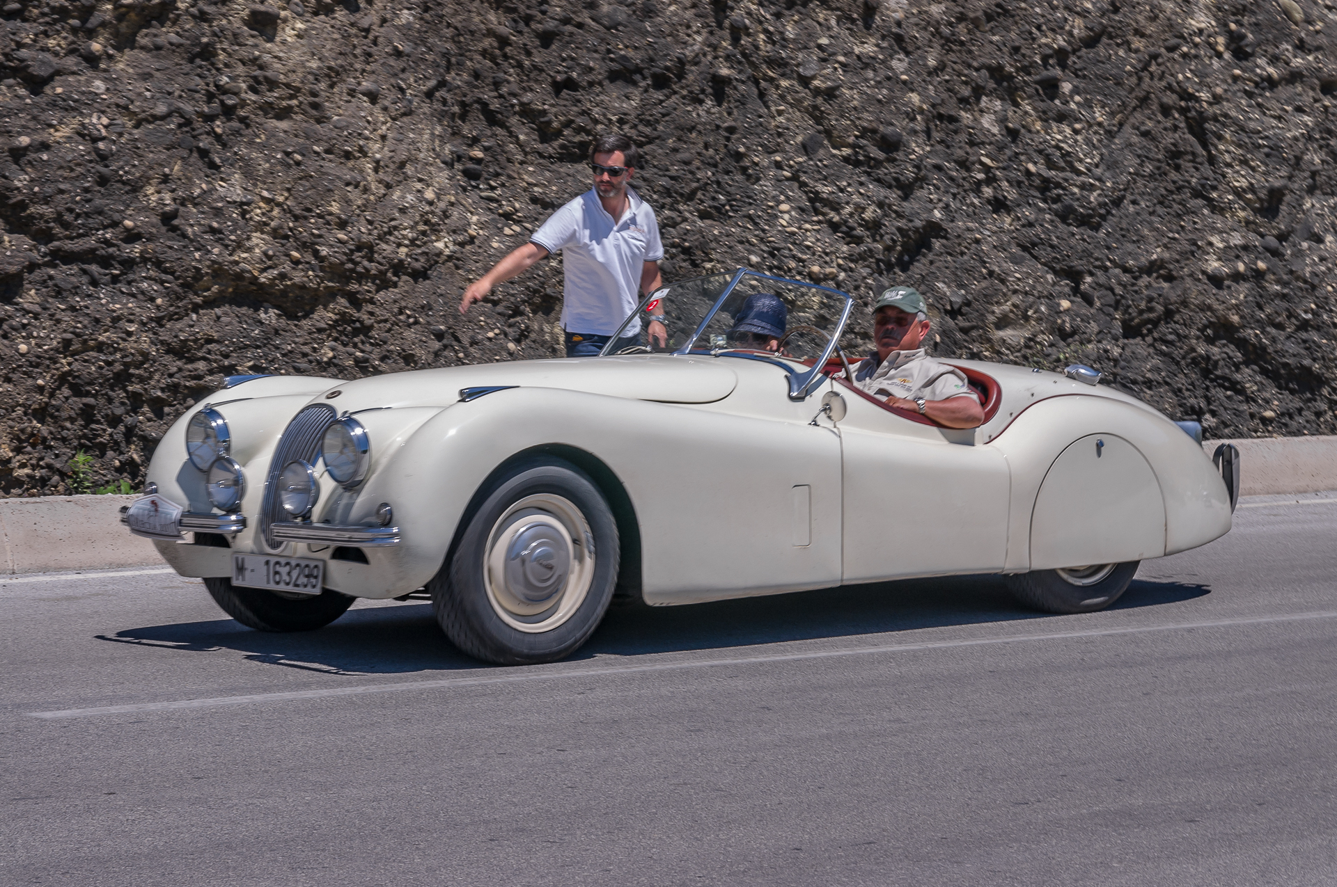 Retro car rally in Meteora. Greece - My, Greece, Meteora Monastery, Motorists, Retro car, Longpost