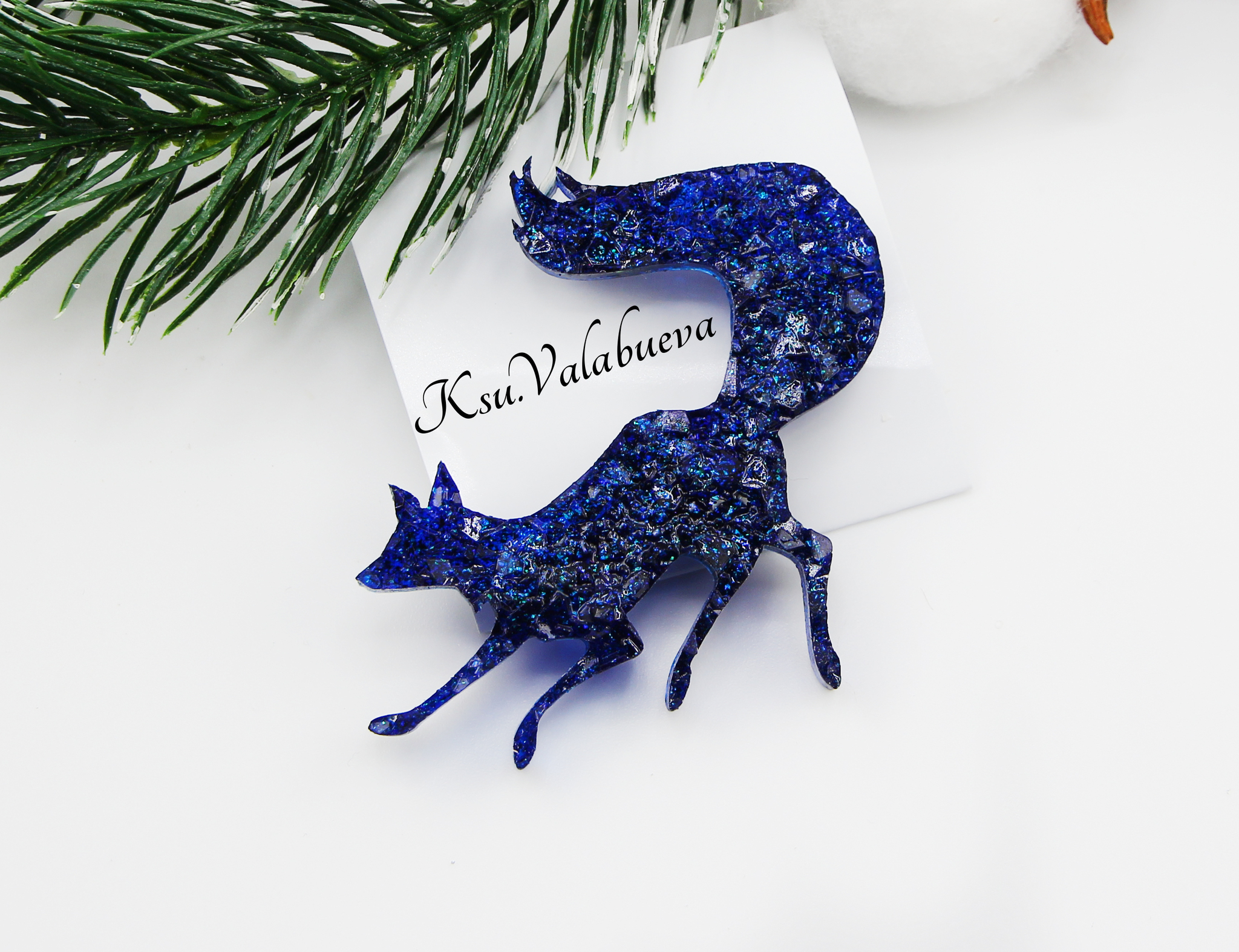 Brooch Crystal Fox - My, Brooch, Resin, Epoxy resin, Fox, Decoration, Epoxy resin jewelry, Handmade, With your own hands, Needlework, Needlework without process, Crystals, Longpost