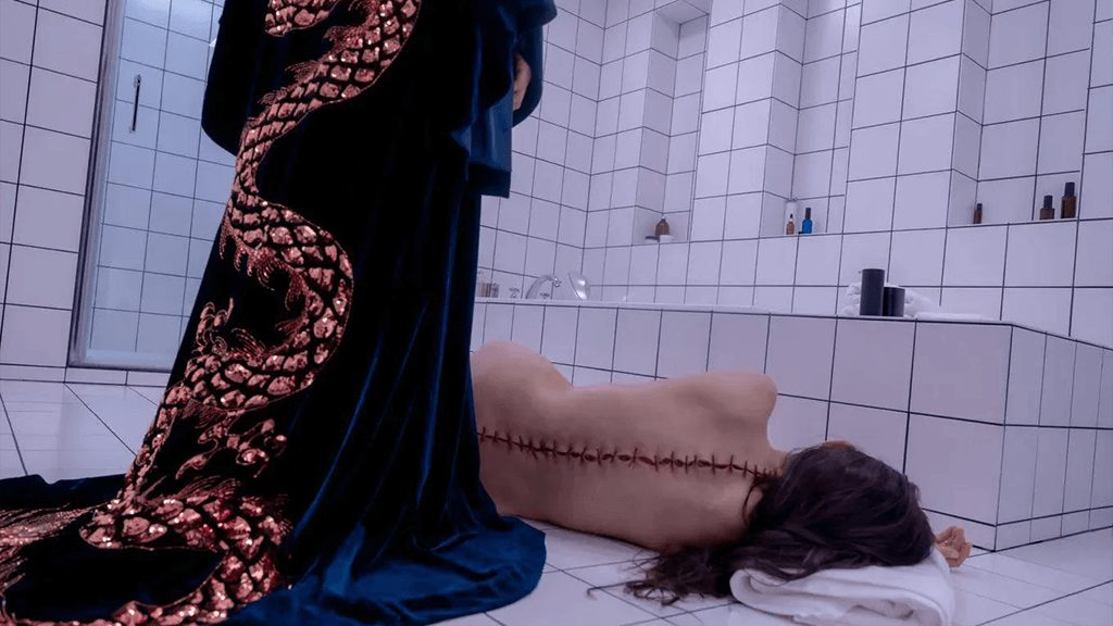 BEAUTY KILLED THE MONSTER: SUBSTANCE - EFFECTIVE BODY HORROR WITH DEMI MOORE AND MARGARET QUELLEY - Hollywood, Actors and actresses, Substance, Demmy Moor, Margaret Qualley, Horror, Longpost