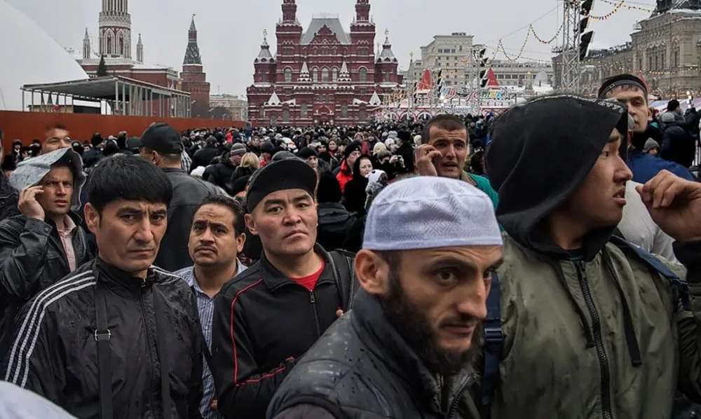 Фадеев высказался о мигрантах: нам не нужны кишлаки в городах - Политика, Новости, Мигранты