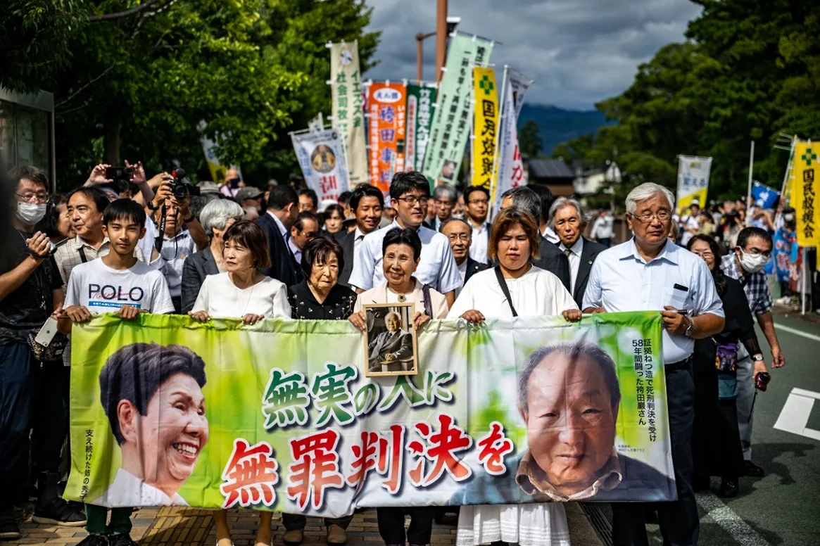 Japan prosecutor apologizes to innocent man sentenced to death - Criminal case, The crime, Japan, Crime, Murder, Longpost, Negative, Positive, Prison, Liberty, The prosecutor, Prosecutor's office, Court, DNA, Torture, Beating, Расследование, Punishment, The death penalty, Death, A life