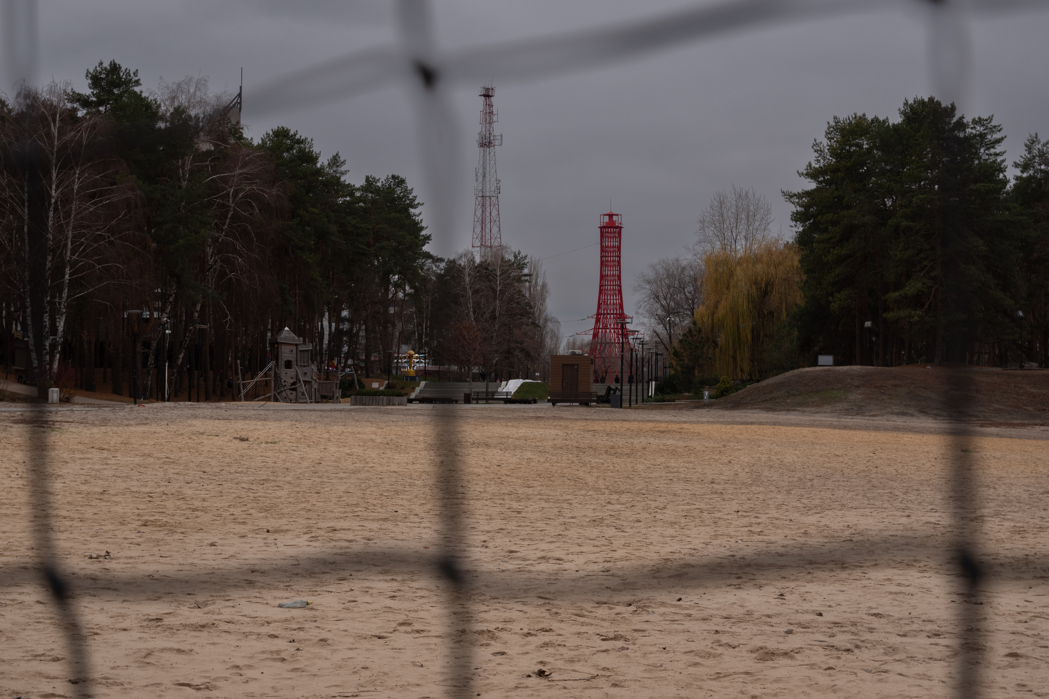 Left Bank District. Scarlet Sails Park - My, Voronezh, Scarlet Sails, The park, Squirrel, Dog, Animals, Pets, Tower, Reservoir, December, Pigeon, Amateur photography, The photo, Longpost