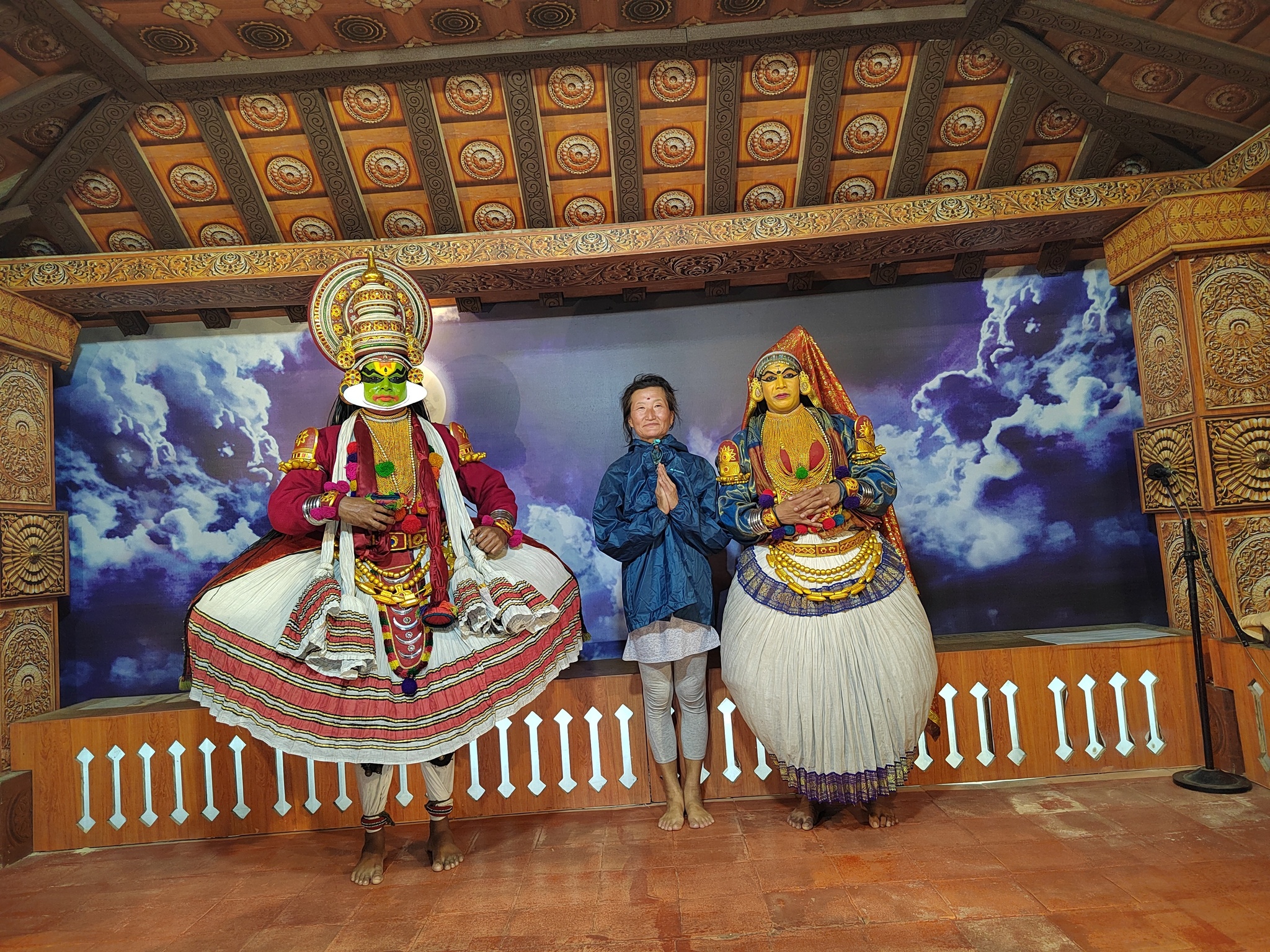 Visited Kathakali theatre with Hisako, a traditional dance and dramatic art form from the South Indian state of Kerala - My, India, Theatre, Longpost, Facial expressions, Dancing, Video, Youtube