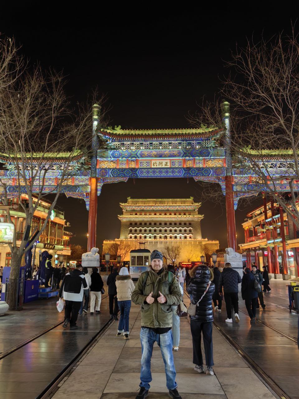 THE CHINESE TAKE BAD PHOTOS, THEIR ENTIRE LEGS DO NOT FIT INTO THE FRAME, THIS IS WHAT IT MEANS THERE IS NO INSTAGRAM IN THE COUNTRY - China, The photo, Pick-up headphones abroad