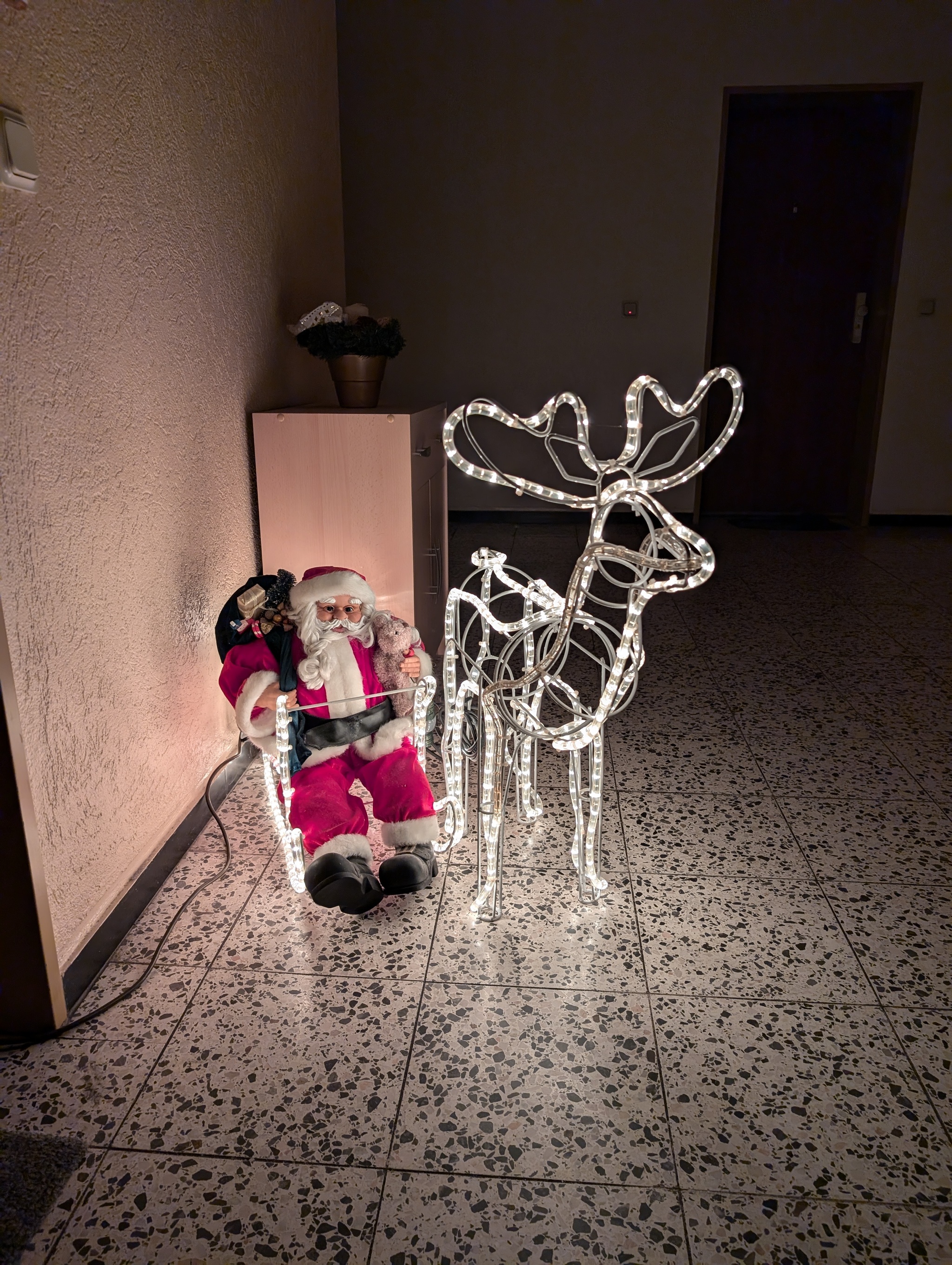 New Year's decorations in the entrance from neighbors - New Year, Decoration, Longpost