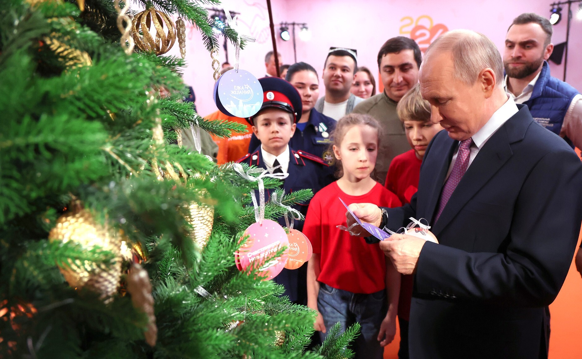 #WeAreTogether award ceremony with participation of Russian President Vladimir Putin - news, Politics, Russia, Moscow, Vladimir Putin, Together, Volunteering, Volunteers, Donbass, New Russia, Helping animals, Competition, CIS, Europe, Africa, Asia, Latin America, North America, Kremlinru, Mercy, Video, Video VK, Longpost