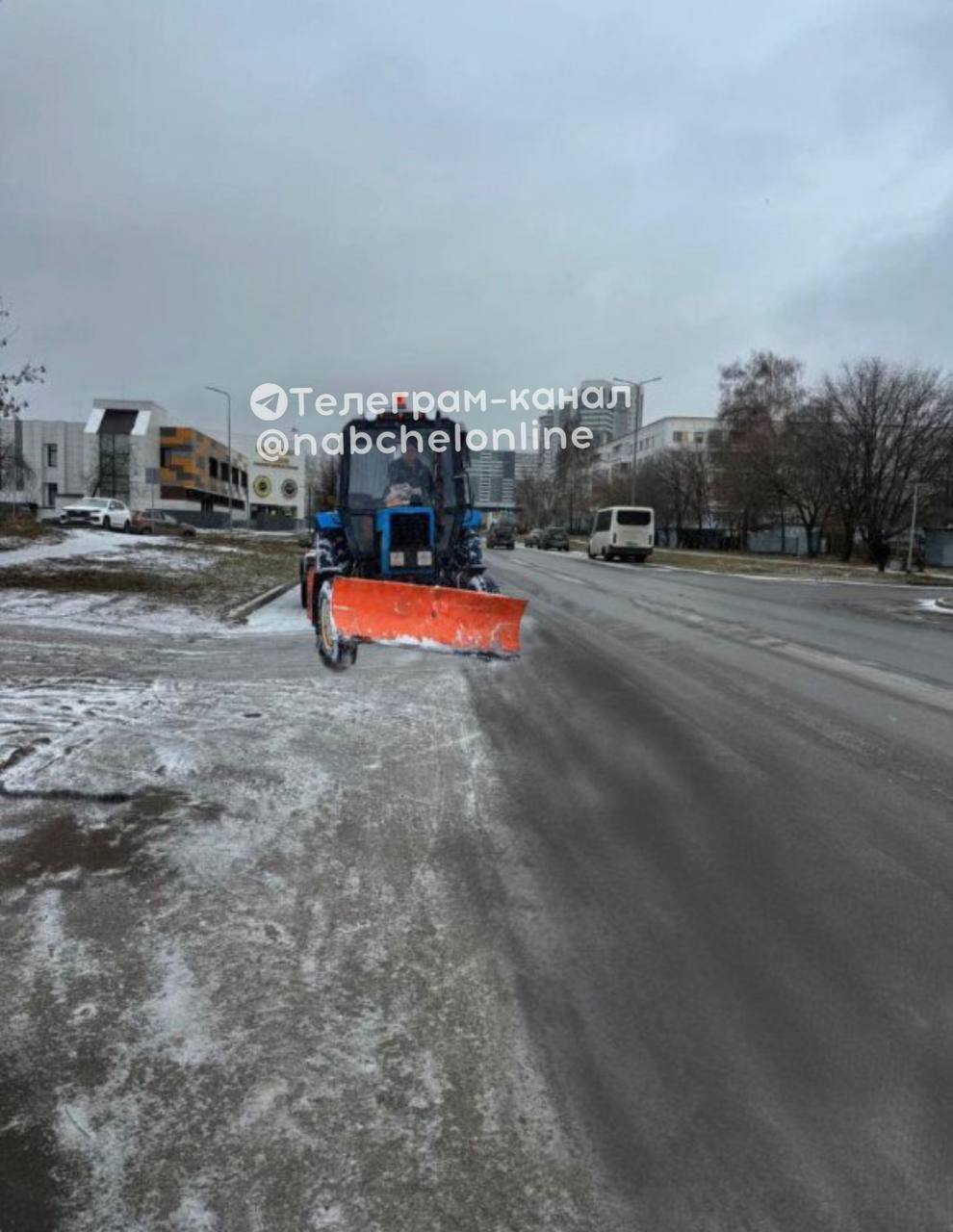 In Naberezhnye Chelny, housing and utilities officials are mastering Photoshop - Officials, Housing and communal services, Photoshop master, Longpost, Screenshot, Street cleaning, Harvesting equipment, Naberezhnye Chelny