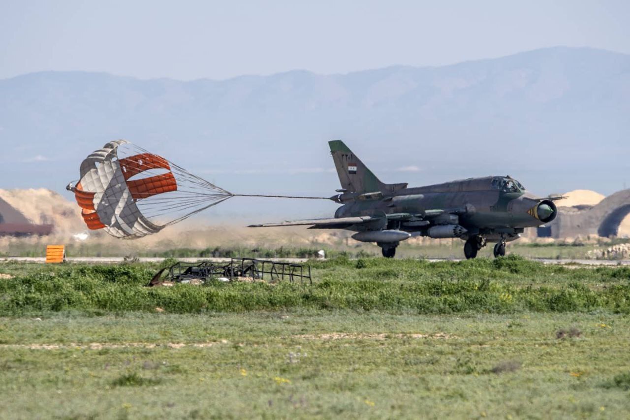 Су-20 и Су-22 ВВС Сирии - Авиация, Самолет, Полет, Военная авиация, Пилот, Су, Су-17, Истребитель, Сирия, Военная техника, Сар, Длиннопост