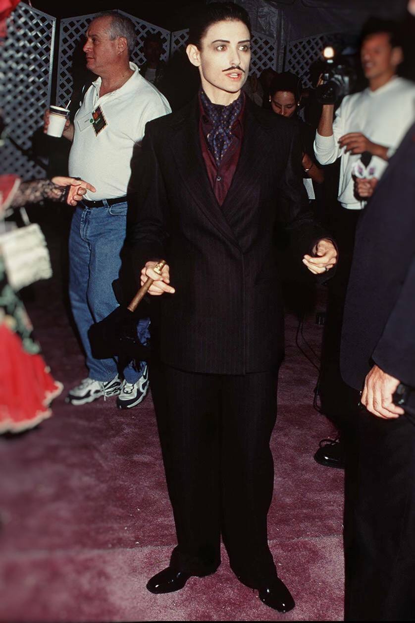 Demi Moore as Gomez Addams at a Halloween party in Hollywood, 1997 - Actors and actresses, Hollywood, Halloween, Demmy Moor