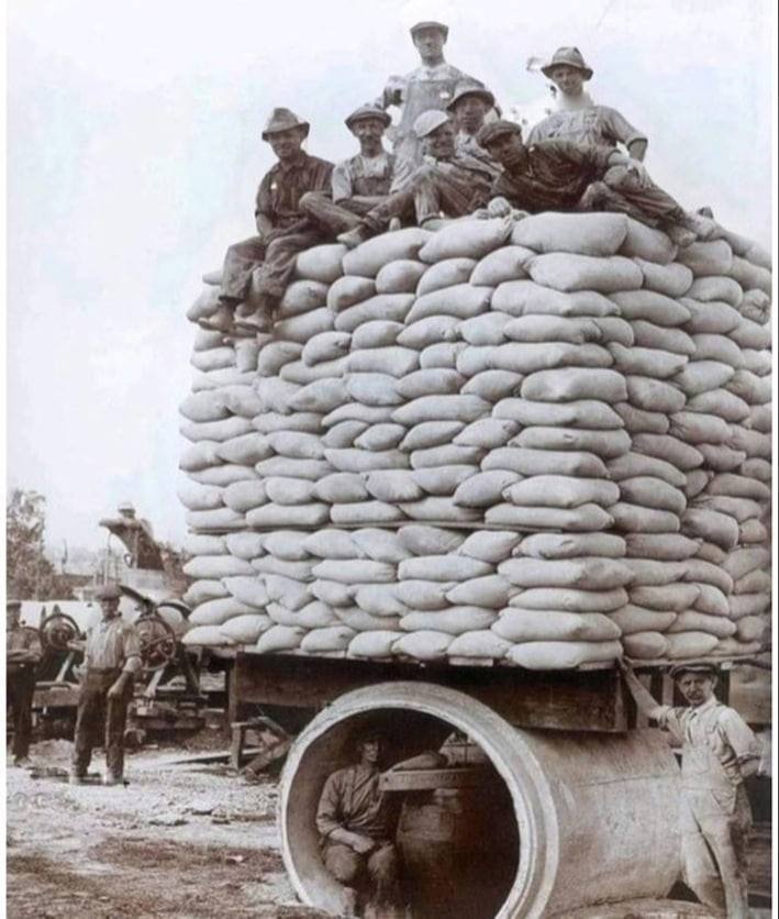 This is what a pipe strength test looked like 100 years ago, the inventor in the pipe - 20th century, Work, Plumbing, Plumber, Pipe, Builders, Heating