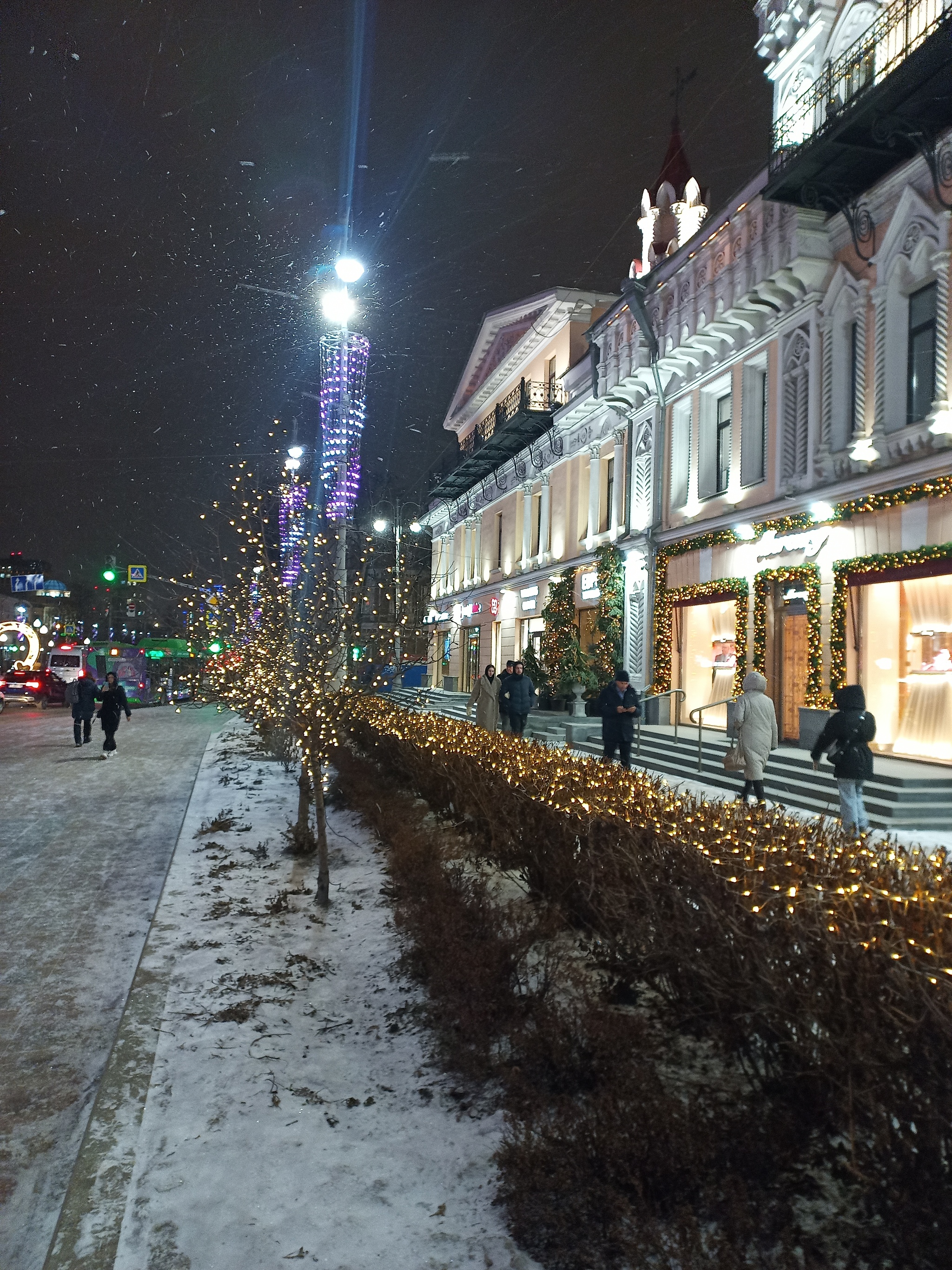 Evening Yekaterinburg - My, Yekaterinburg, Mobile photography, The photo, Photo on sneaker, Town, Winter, Night city, Night light, Longpost