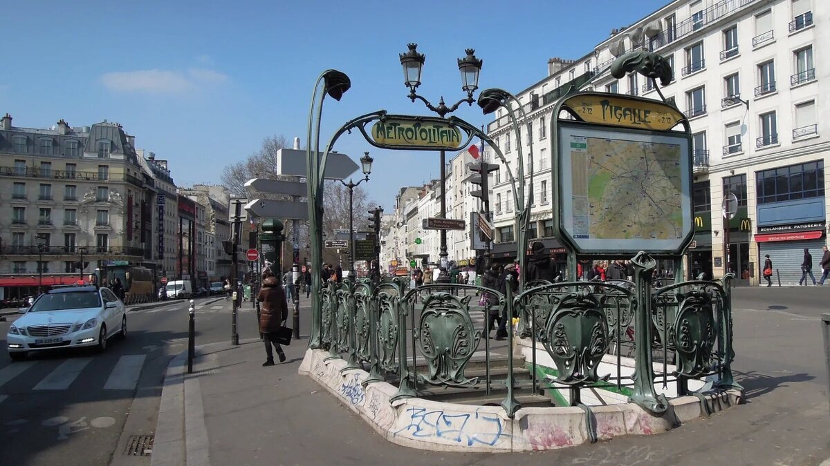 Montmartre - the romantic heart of Paris - Paris, Montmartre, France, Peace, Person, Longpost