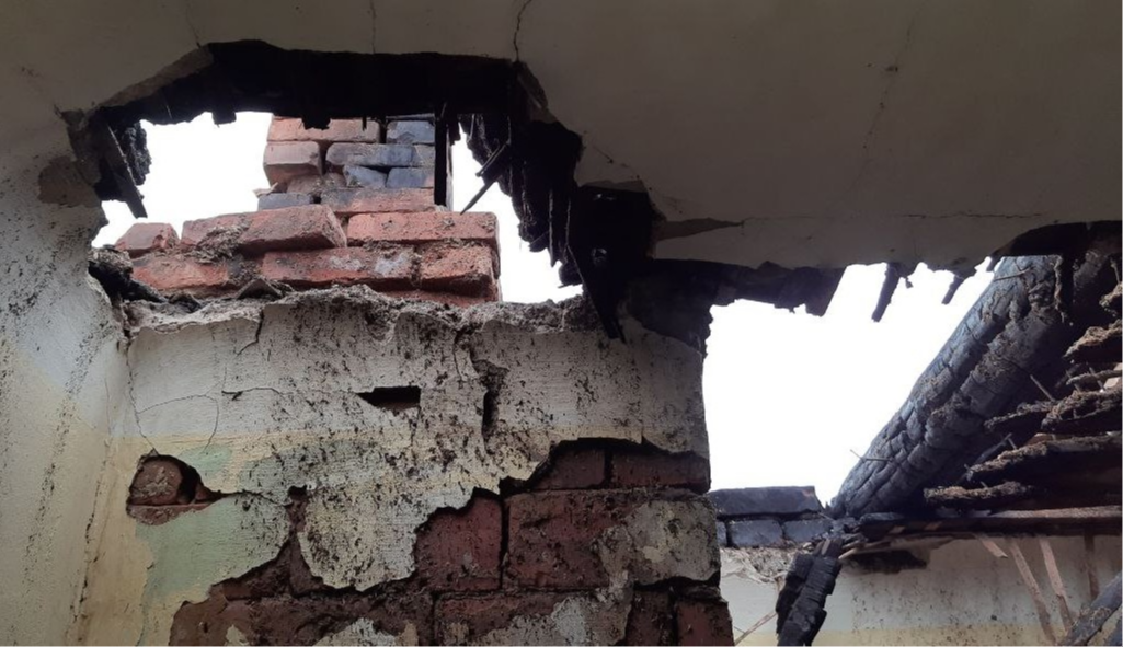 Astrakhan resident lives in a burnt-out apartment with a hole in the ceiling through which the sky is visible - Neighbours, Negative, Troubled neighbors, Life stories, Longpost