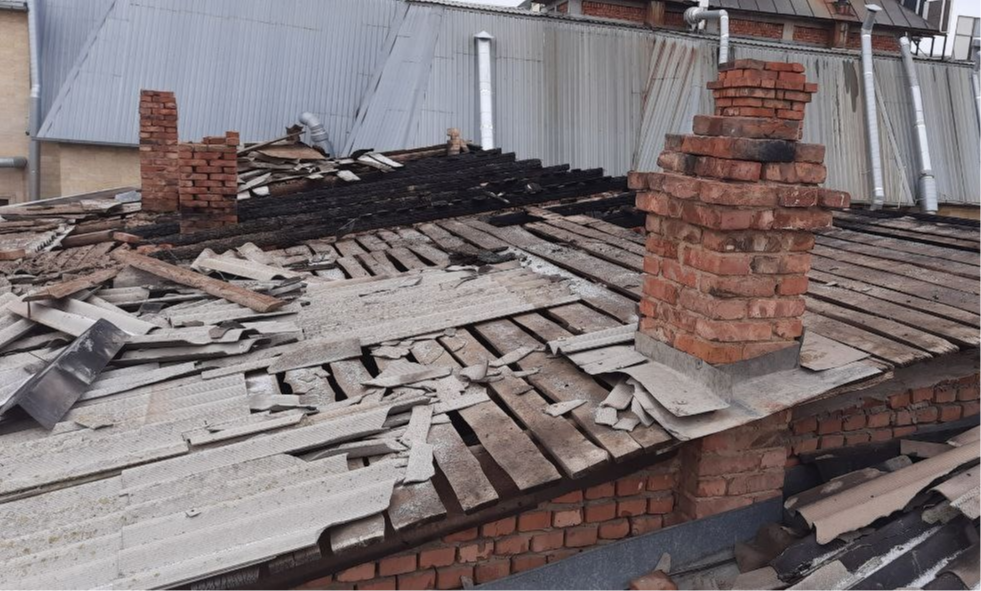 Astrakhan resident lives in a burnt-out apartment with a hole in the ceiling through which the sky is visible - Neighbours, Negative, Troubled neighbors, Life stories, Longpost