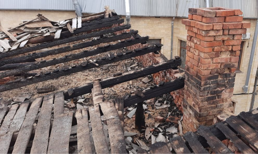 Astrakhan resident lives in a burnt-out apartment with a hole in the ceiling through which the sky is visible - Neighbours, Negative, Troubled neighbors, Life stories, Longpost