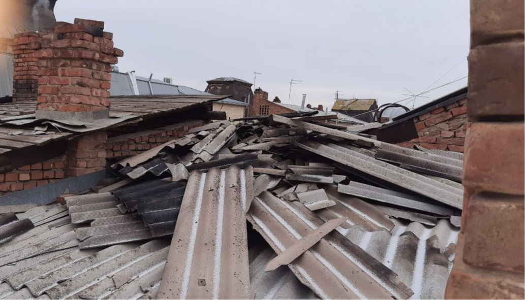 Astrakhan resident lives in a burnt-out apartment with a hole in the ceiling through which the sky is visible - Neighbours, Negative, Troubled neighbors, Life stories, Longpost