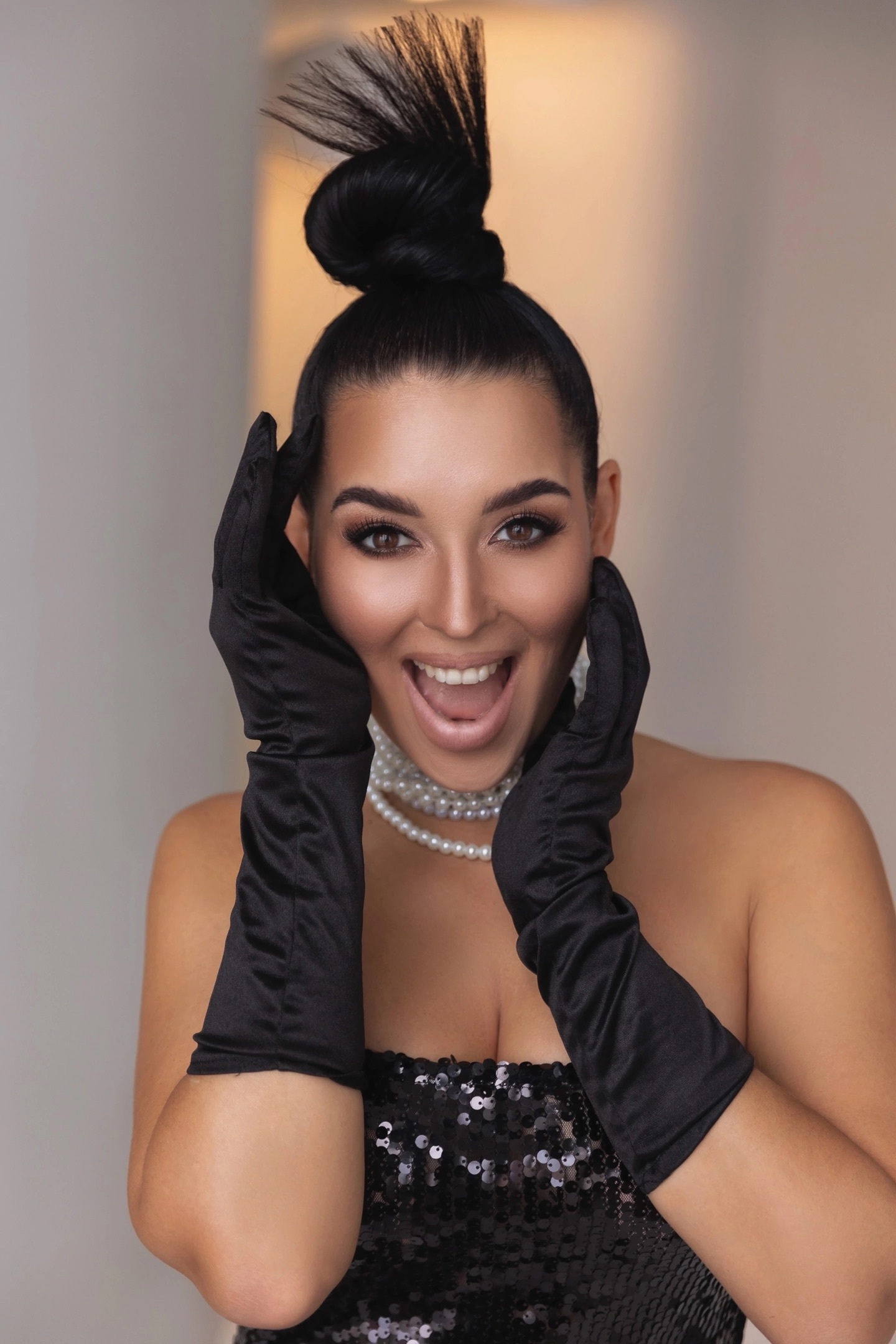 Cosplay on Kim Kardashian. Funny and New Year's - My, New Year, Cosplay, Kim Kardashian, The dress, Christmas trees, December, Holidays, Video, Vertical video, Longpost