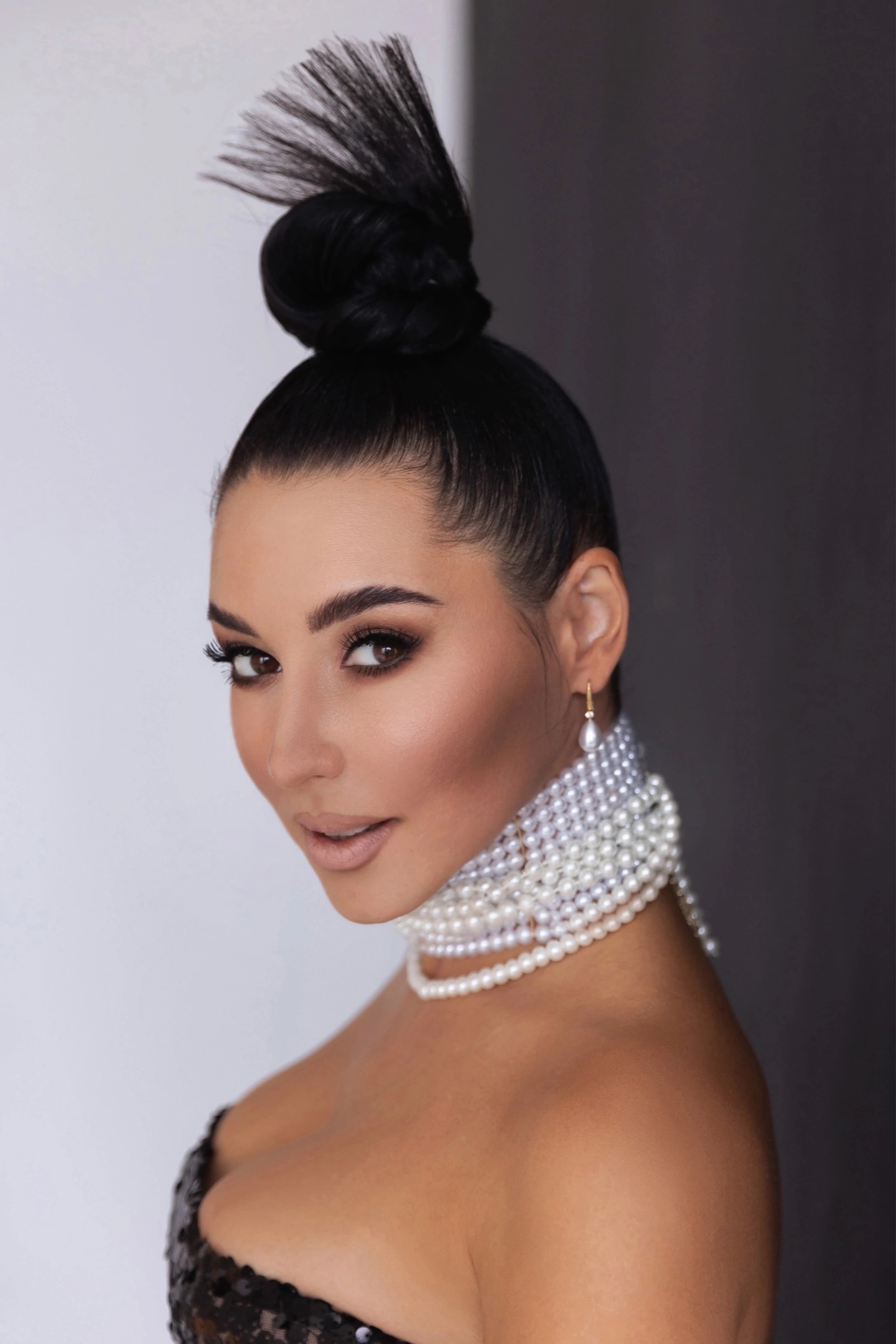 Cosplay on Kim Kardashian. Funny and New Year's - My, New Year, Cosplay, Kim Kardashian, The dress, Christmas trees, December, Holidays, Video, Vertical video, Longpost