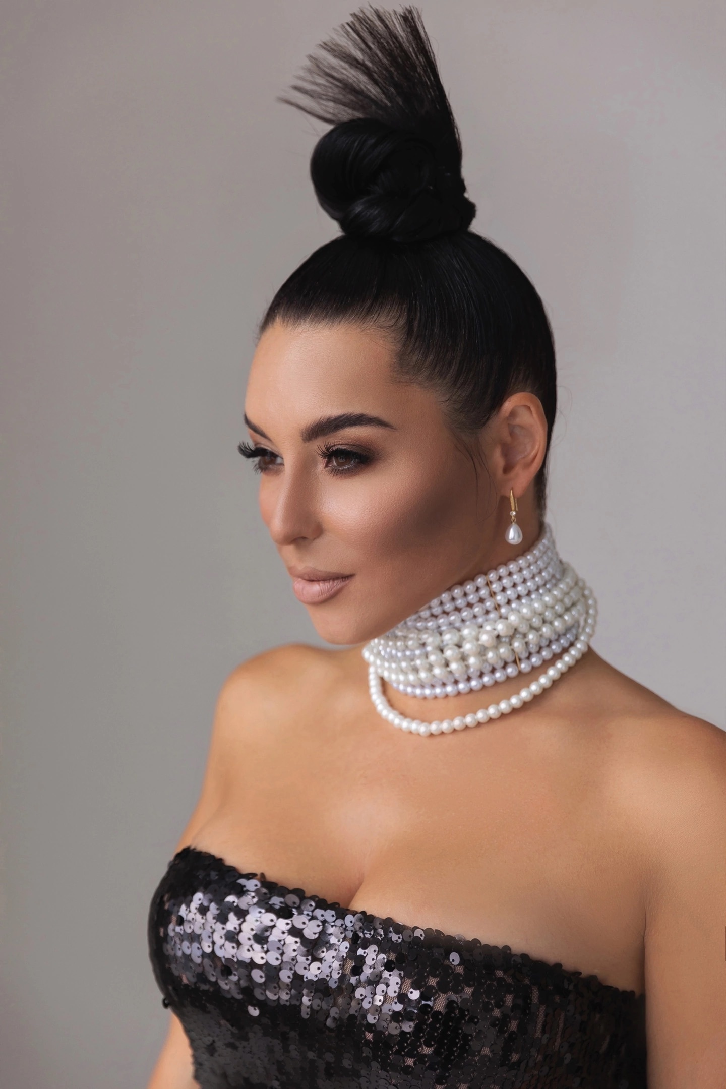 Cosplay on Kim Kardashian. Funny and New Year's - My, New Year, Cosplay, Kim Kardashian, The dress, Christmas trees, December, Holidays, Video, Vertical video, Longpost