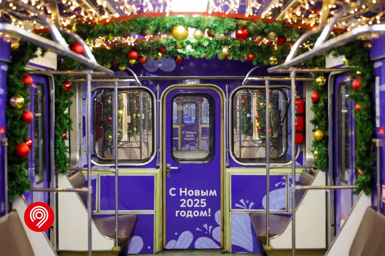 The Moscow metro has decorated its train in a New Year's style - My, Transport, Public transport, Moscow Metro, Metro, Moscow, New Year, news, Good news, Longpost