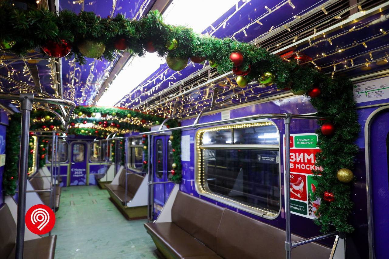 The Moscow metro has decorated its train in a New Year's style - My, Transport, Public transport, Moscow Metro, Metro, Moscow, New Year, news, Good news, Longpost