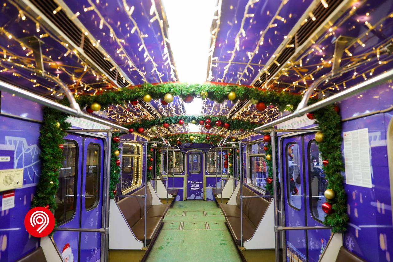 The Moscow metro has decorated its train in a New Year's style - My, Transport, Public transport, Moscow Metro, Metro, Moscow, New Year, news, Good news, Longpost