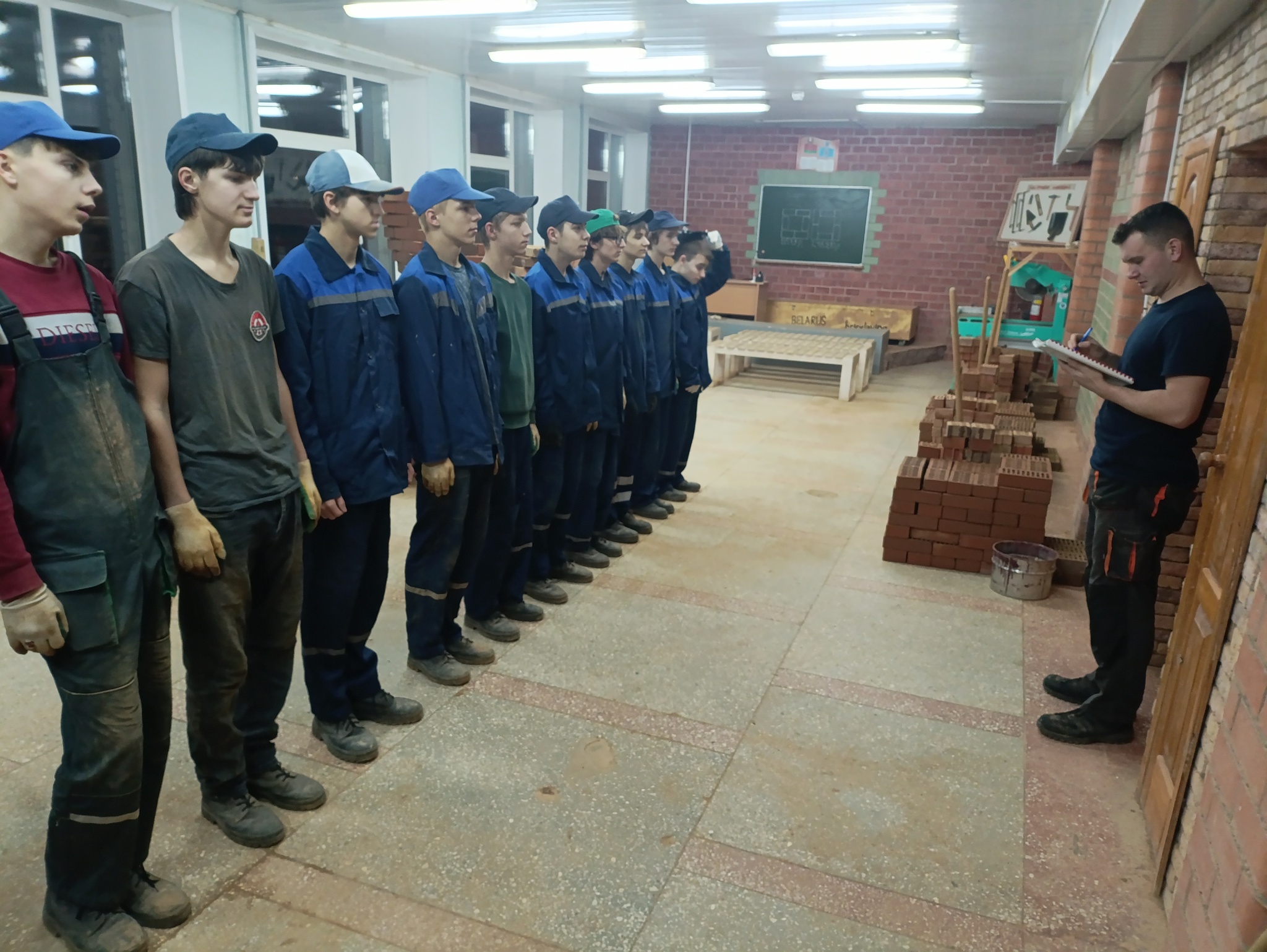 Industrial lesson for young masons. A standard workshop? - My, Pedagogy, Bake, Mason, Pechnik, Building, Studies, Children, College, Master, Workshop, Builders, Longpost