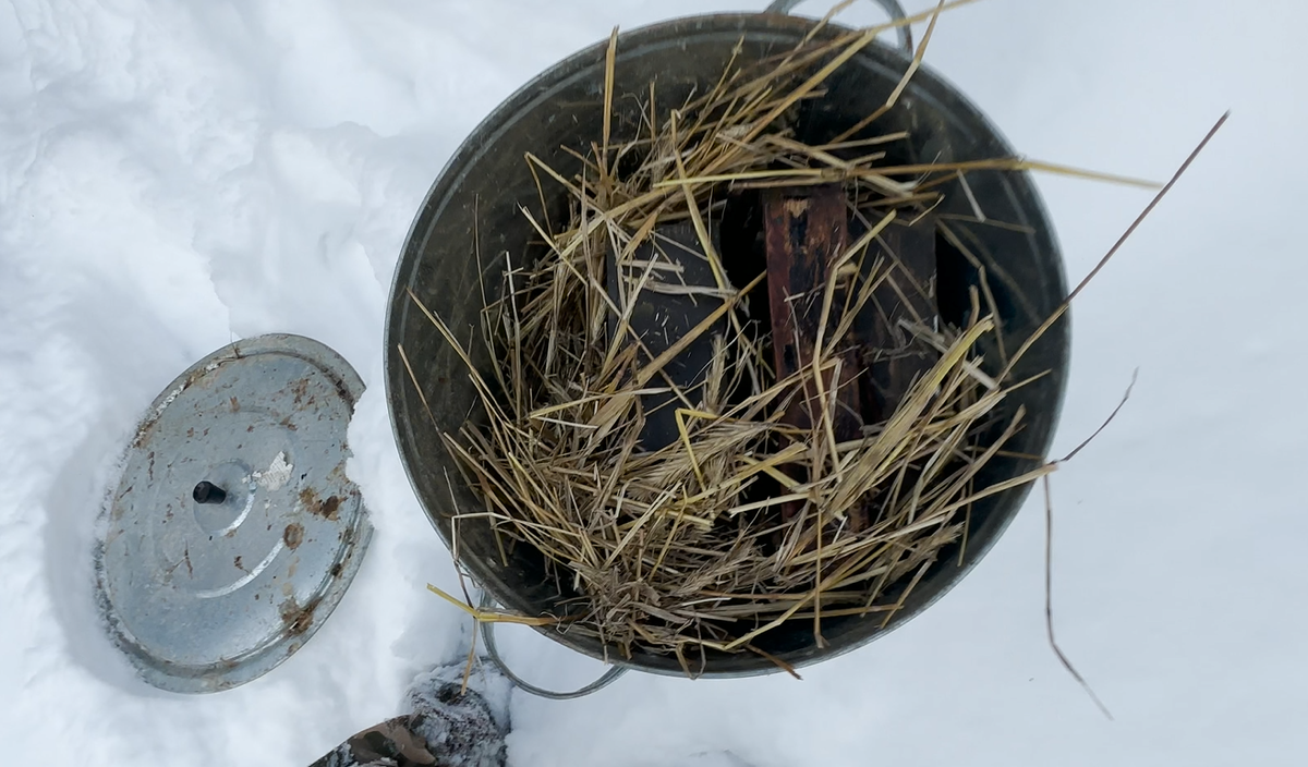 I didn't expect that there were very interesting things hidden in a bin filled with straw. - My, Find, Search, Abandoned, Longpost