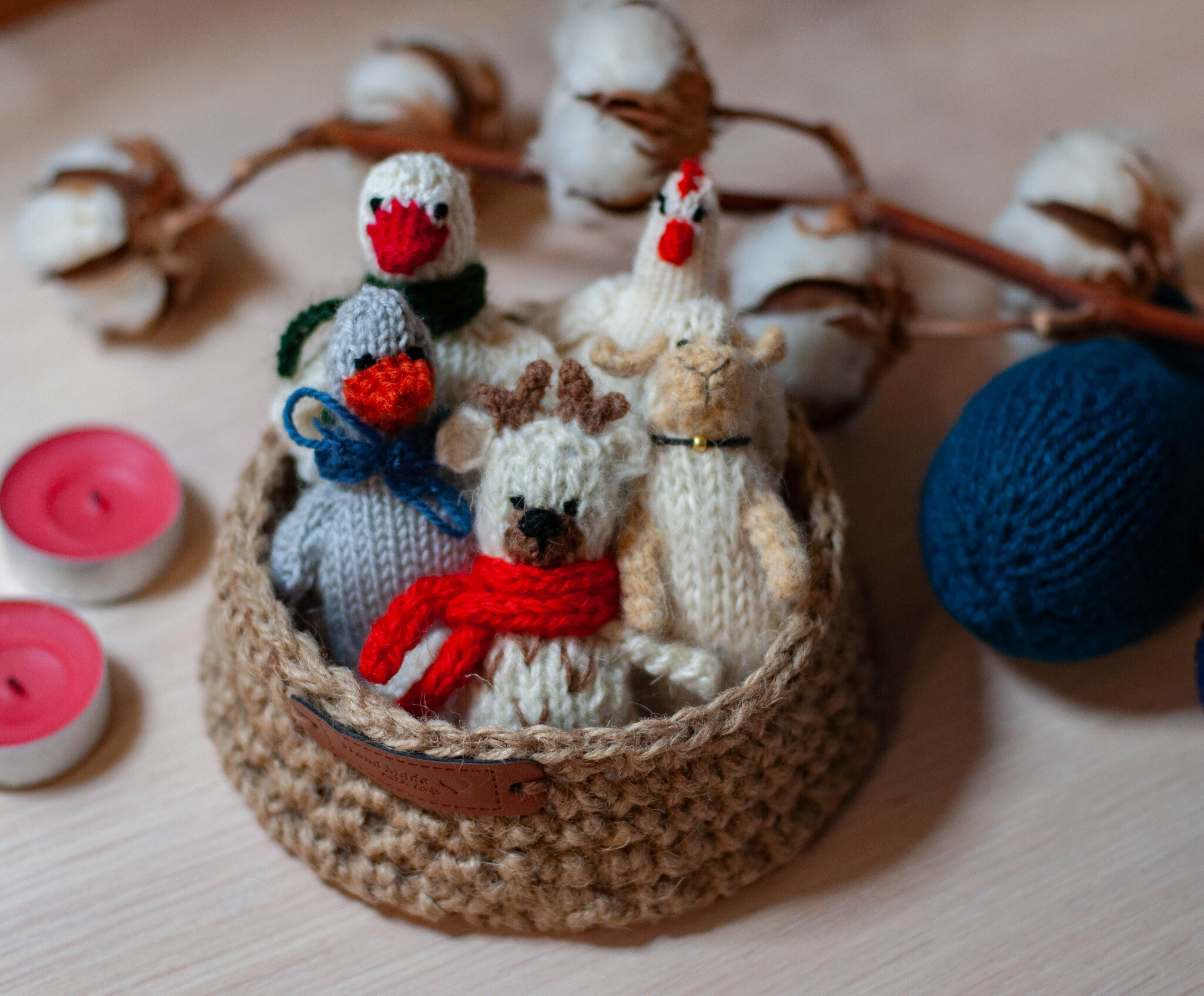 Miniatures of tiny dolls made of natural wool - My, Decor, Needlework, Miniature, Frame toy, Frogs, Amigurumi, Pocket animals, Author's toy, Presents, Knitted toys, Keychain, Souvenirs, Frog traveler, Wind in the willows, Fox, The Bears, Raccoon, cat, Longpost