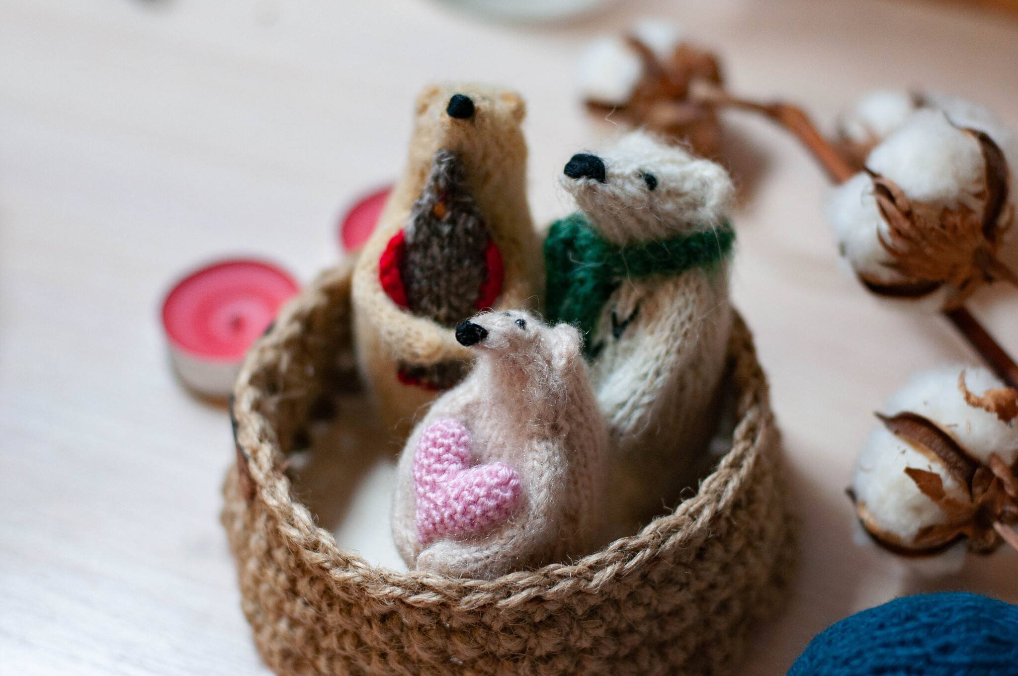 Miniatures of tiny dolls made of natural wool - My, Decor, Needlework, Miniature, Frame toy, Frogs, Amigurumi, Pocket animals, Author's toy, Presents, Knitted toys, Keychain, Souvenirs, Frog traveler, Wind in the willows, Fox, The Bears, Raccoon, cat, Longpost