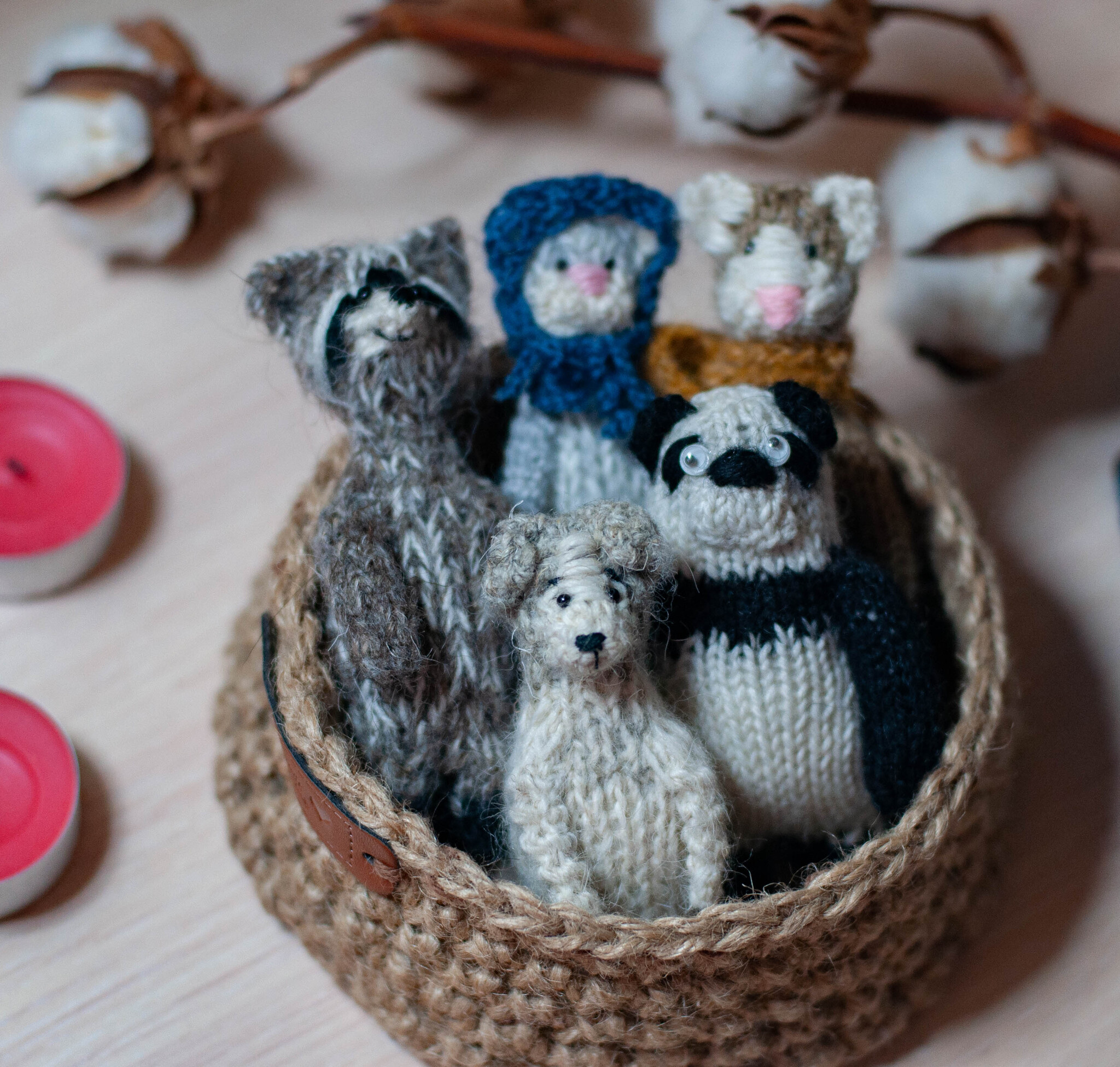 Miniatures of tiny dolls made of natural wool - My, Decor, Needlework, Miniature, Frame toy, Frogs, Amigurumi, Pocket animals, Author's toy, Presents, Knitted toys, Keychain, Souvenirs, Frog traveler, Wind in the willows, Fox, The Bears, Raccoon, cat, Longpost