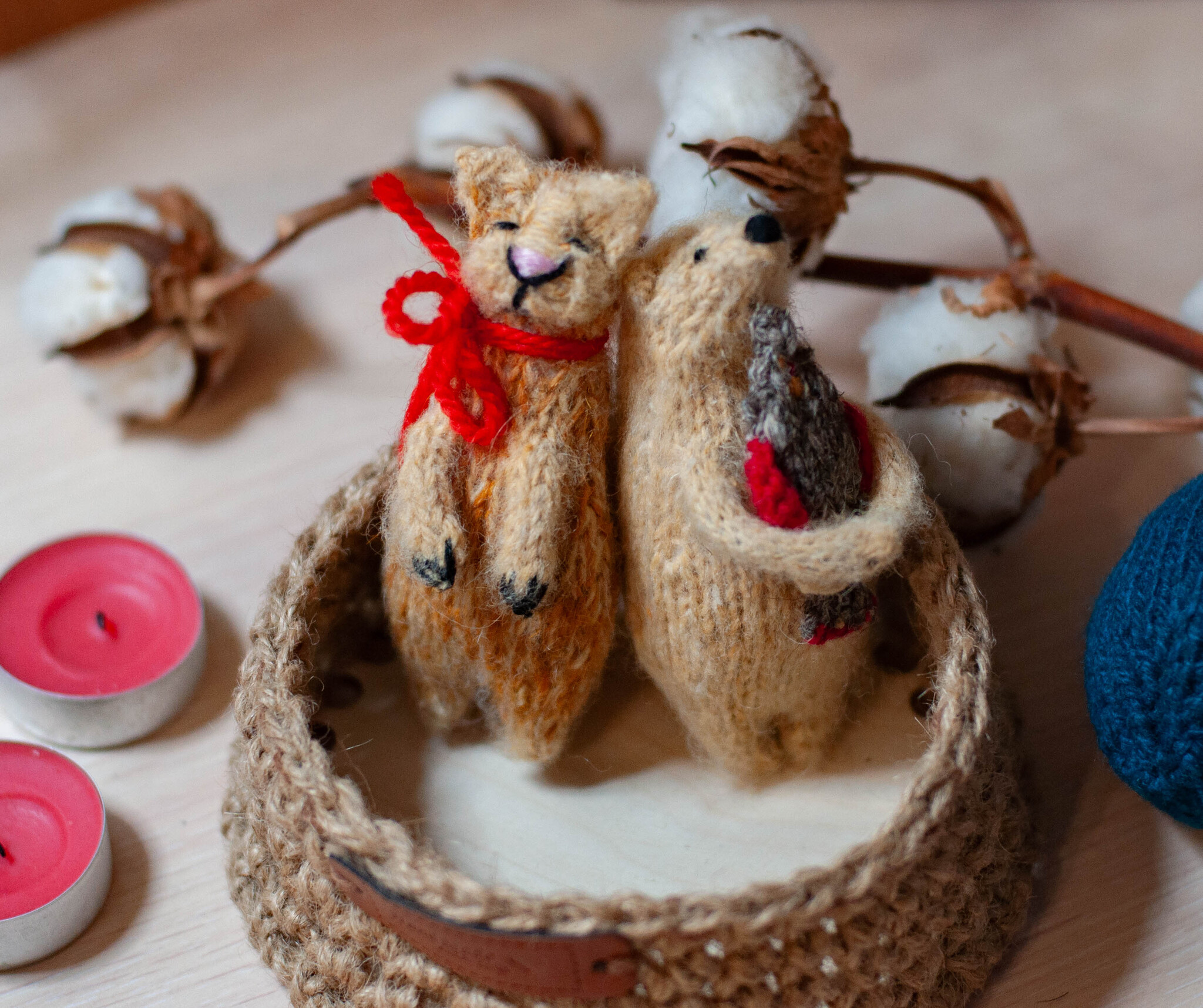 Miniatures of tiny dolls made of natural wool - My, Decor, Needlework, Miniature, Frame toy, Frogs, Amigurumi, Pocket animals, Author's toy, Presents, Knitted toys, Keychain, Souvenirs, Frog traveler, Wind in the willows, Fox, The Bears, Raccoon, cat, Longpost