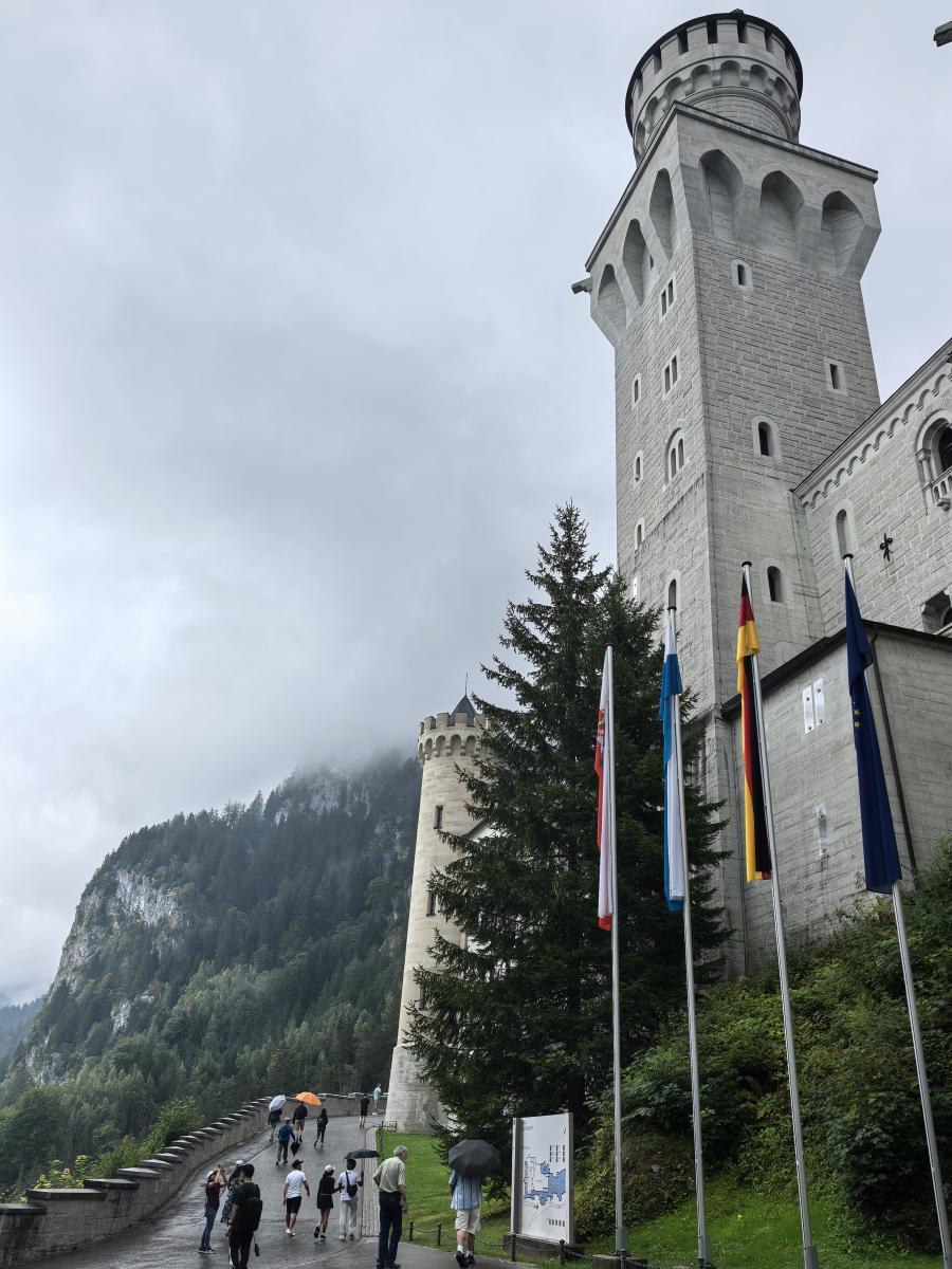 Journey Abroad Part 35. Germany. Fussen. Hohenschwangau Castle and Neuschwanstein Castle. Part 2 - My, sights, Drive, Vacation, Blog, Abroad, Neuschwanstein, Hohenschwangau Castle, Germany, Fussen, Lock, Museum, The mountains, Suspension bridge, Video, Vertical video, Longpost