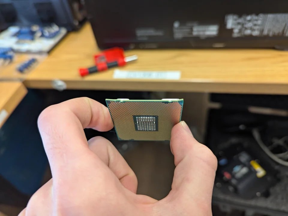 The processor is not installed correctly in the socket.When assembling a PC, people are either smart or - CPU, Assembling your computer, Computer, Sysadmin, Longpost