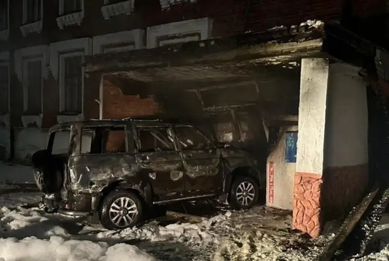 Near Vladimir, a man rammed a building of a former military registration and enlistment office - his handlers did not know that the military registration and enlistment office was no longer there - Incident, Arson, Pyro, Military enlistment office, Video, Longpost, Negative