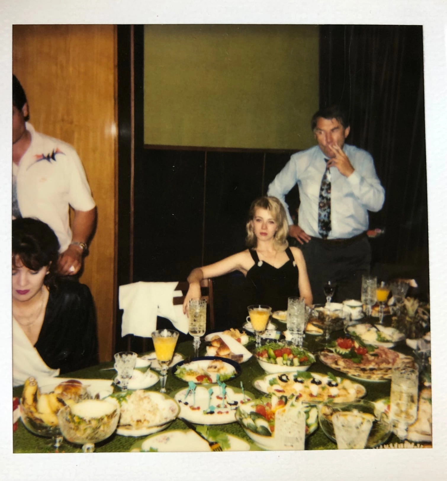 Интересные фотографии 90 -х (часть 108) - 90-е, Детство 90-х, Ностальгия, Знаменитости, Фотография, Эпоха, Амаяк Акопян, Шамиль басаев, Кашпировский, Буденновск, Юрий Никулин, Клуб Белый попугай, Леонид Куравлев, Агата Кристи, Лариса Черникова, Сергей Бодров, Отар Кушанашвили, Ace of Base, Борис Ельцин, Анастасия заворотнюк, Длиннопост, Григорий Горин